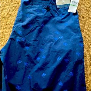 Men’s size Medium IZOD shorts, New with tags.
